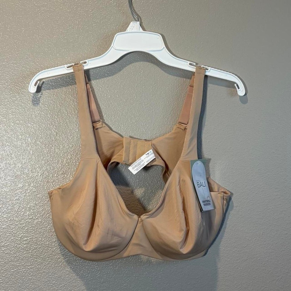 BALI Smoothing Minimizer 42C Nylon & spandex blend bra.